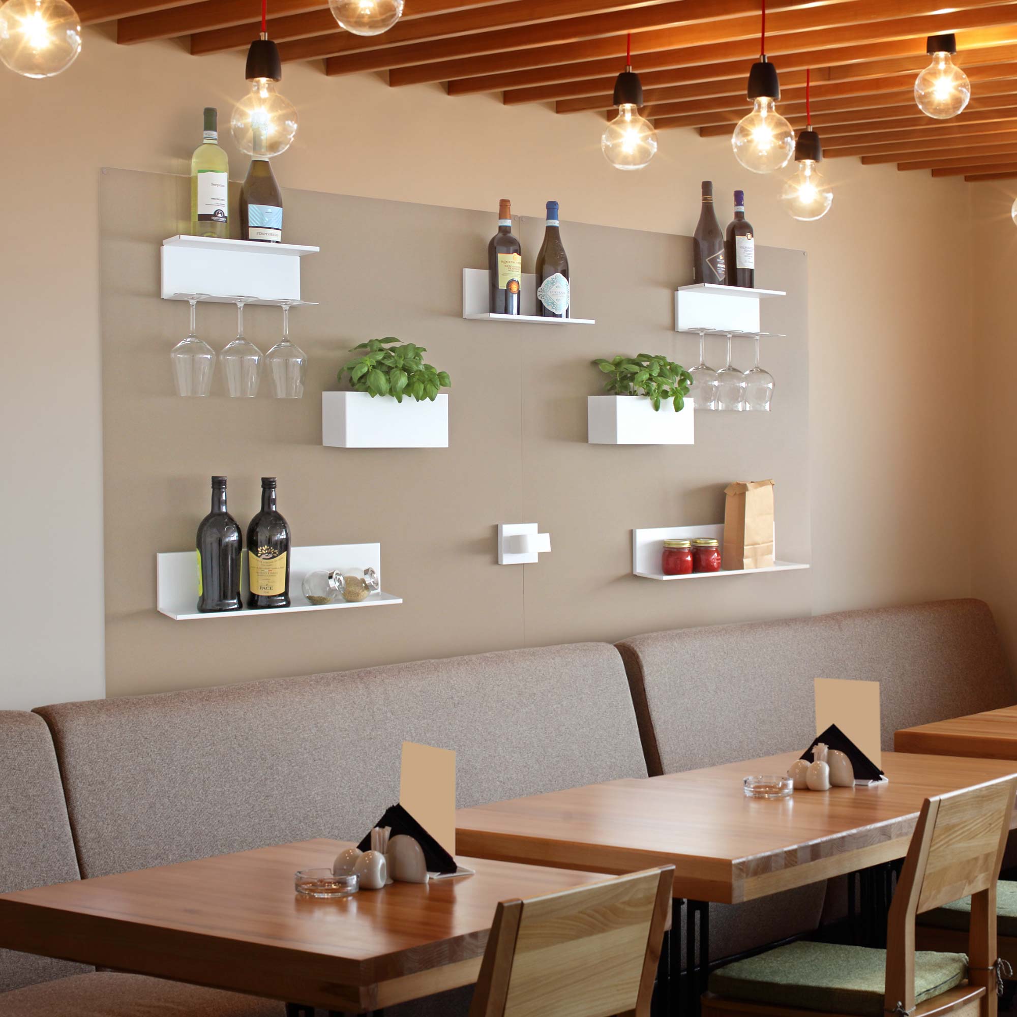 Dekorieren Sie Bars und Restaurants mit einer Magnettafel